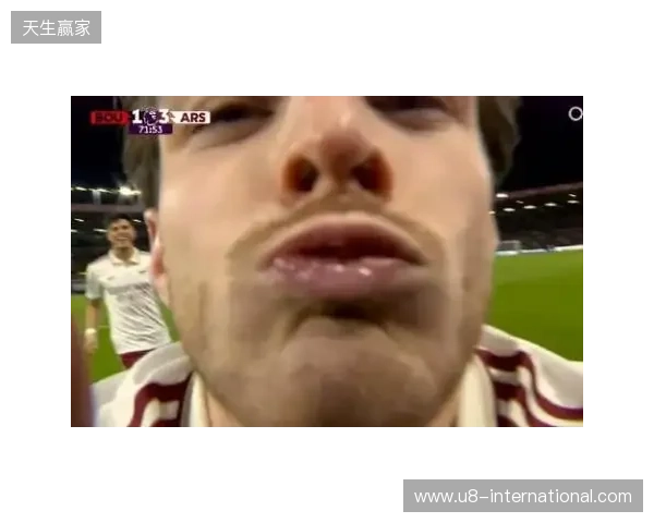 小雷：摄像机都是口水，得管你收费了！赖斯：只是轻吻了一下😂