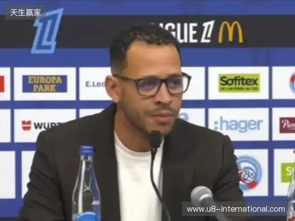 有风度，罗塞尼尔在切尔西首场发布会前与在场所有记者一一握手